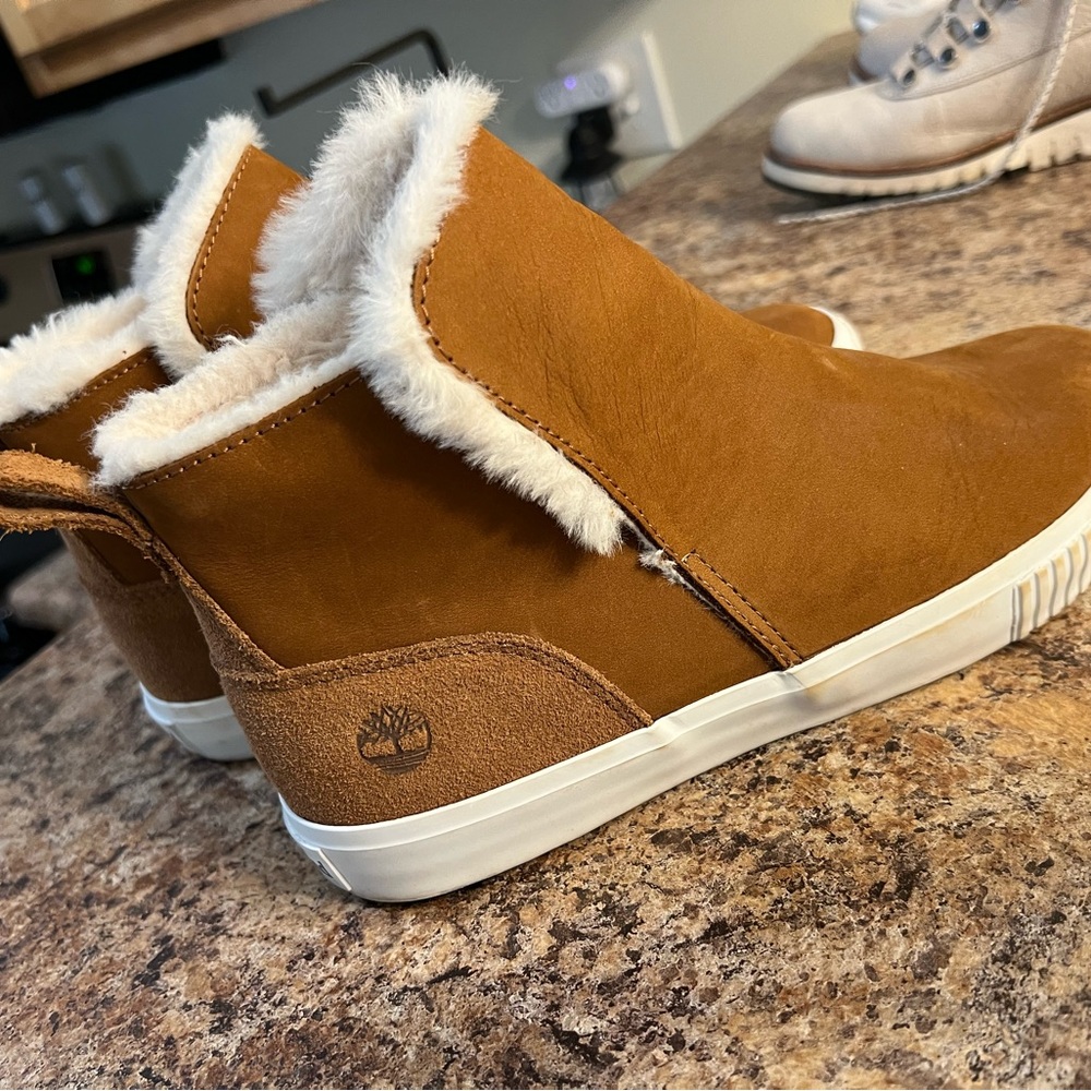 Womens Timberland boots 
7.5
40$